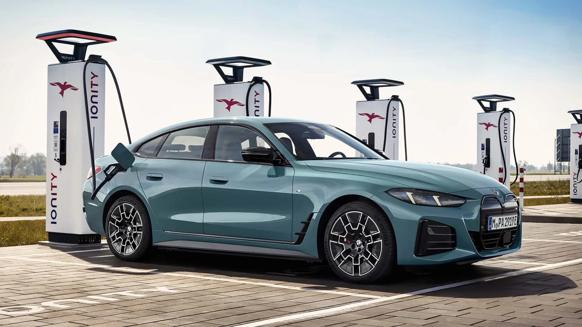 BMW i4 M60, Çok Güçlü Geliyor!