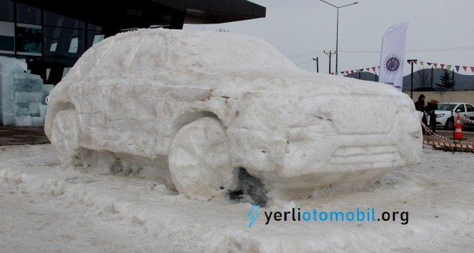 Buzdan yerli otomobil TOGG heykeli yapıldı