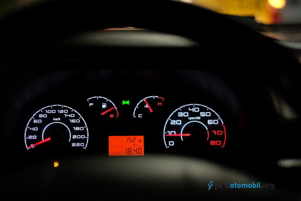 car-dashboard-2667434_1920-1024x683.jpg