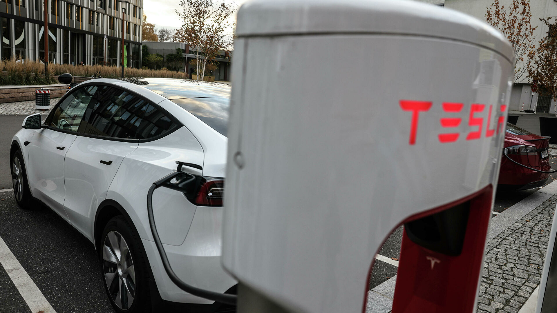 Uzmanlar Tesla’nın Türkiye Kararını Değerlendirdi